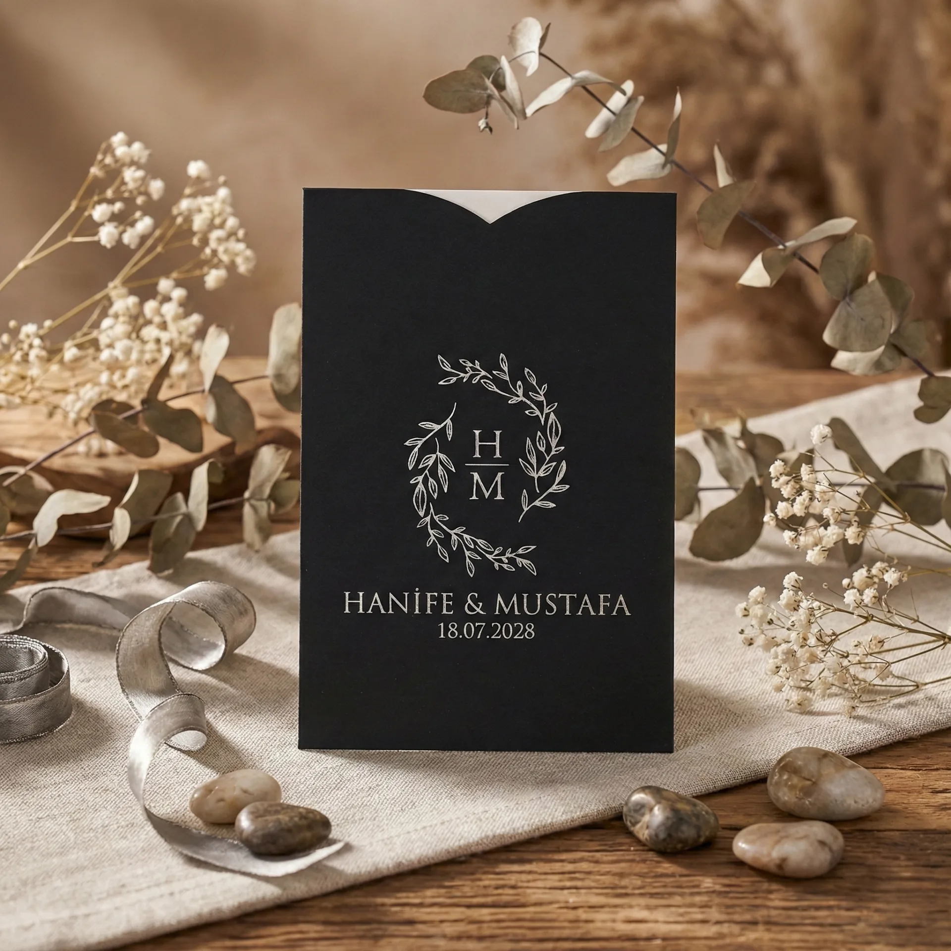 Hızlı Davetiye Siyah Zeminli Gümüş Desenli Dik Davetiye 55 210